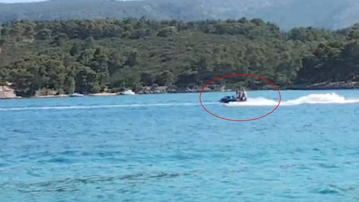 DIVLJANJE NA MORU KOD HVARA: Otac posjeo dijete za volan jet-skija, mještani ogorčeni: "Zamalo su ženi skinuli glavu!"