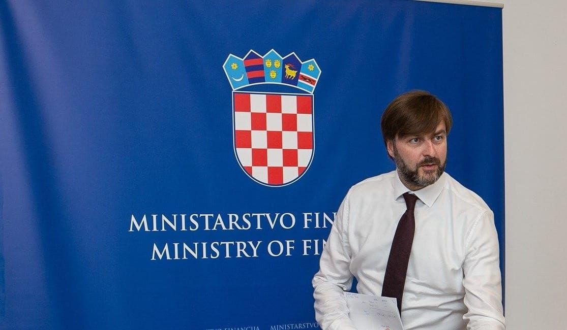 Ćorić odlučio zavući ruku u džep paušalcima koji zarađuju više: Nameti im skaču i do drastičnih 66%!