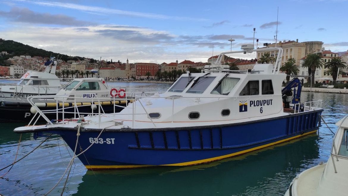 Brodica u vlasništvu Plovputa primala more tijekom boravka na vezu u Puli