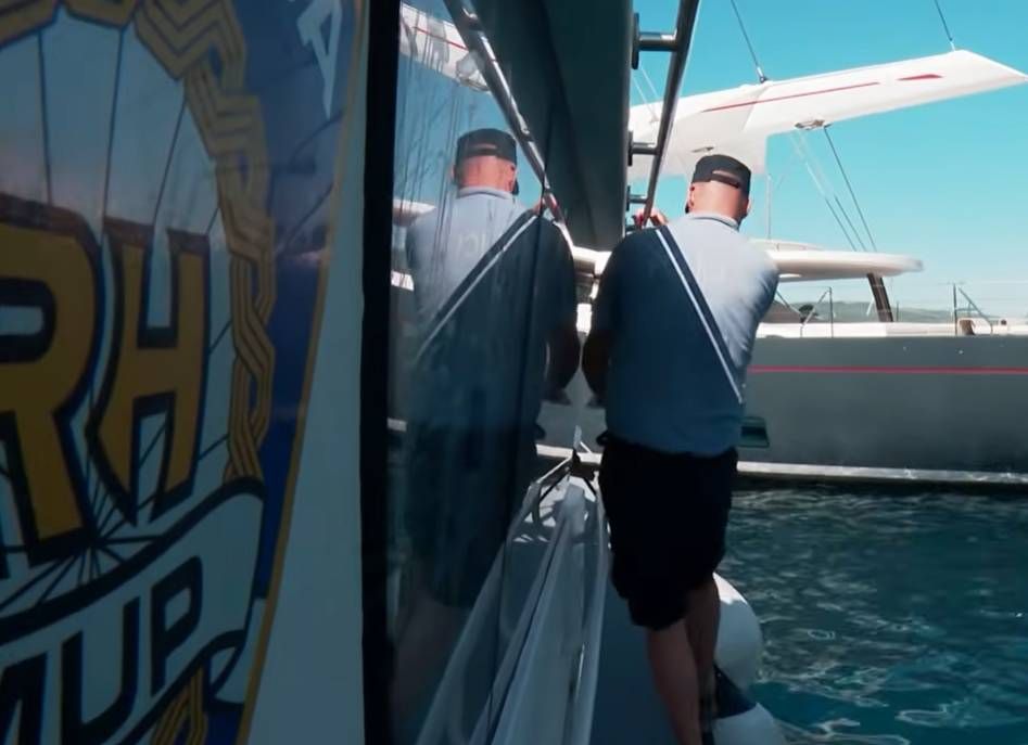 PREKRŠAJA NA SVE STRANE Novinari proveli dan s pomorskom policijom: "Glisiranje, sidrenje blizu obale..."