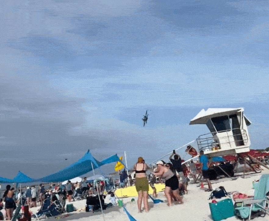"Plavi anđeli" izazvali pravi kaos na plaži