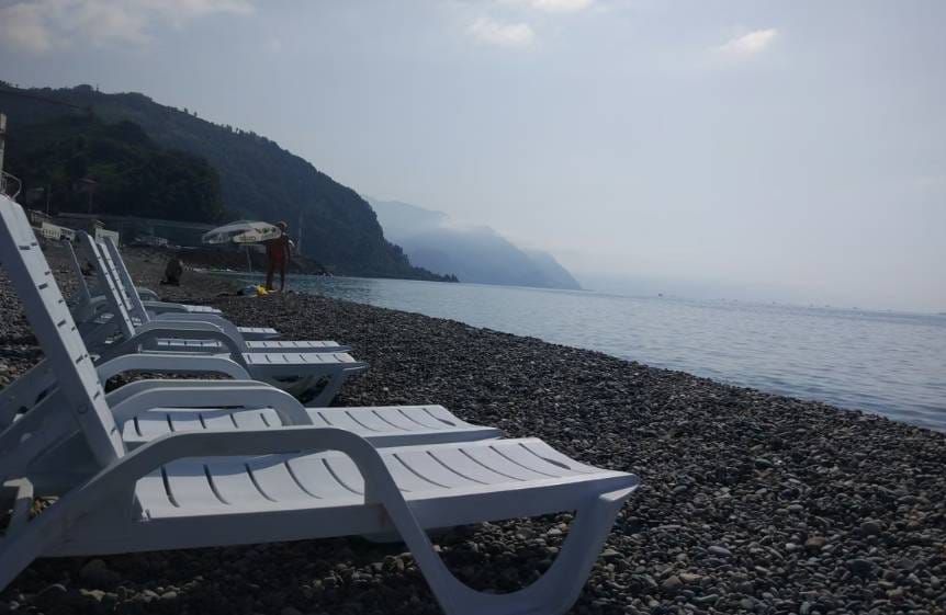 "MI TU IZNAJMLJUJEMO" Napali ga zbog ležaljki na plaži: "Bacili su me na pod i tukli ispred djece!"