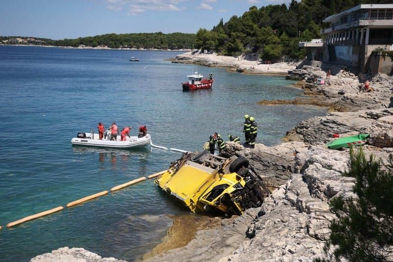 DRAMATIČNO U PULI "Vozač u zadnji trenutak iskočio, kamion preletio preko oca i djeteta koji su se sunčali