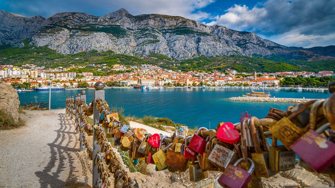 PRVI U HRVATSKOJ Makarska zabranila prodaju alkohola iza 21 sat