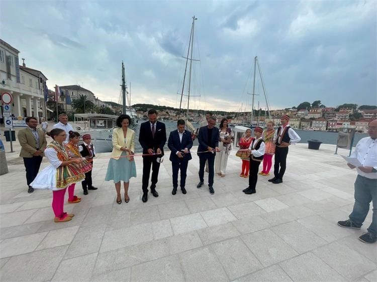 REZALA SE VRPCA Ministar Butković otvorio Velu rivu u Malom Lošinju