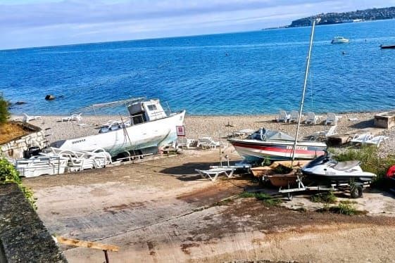 PLAĆA SE 22 EURA Ova istarska plaža izgleda kao zapuštena sportska lučica: "Štakori, zmije, stare mreže i drugi otpad"