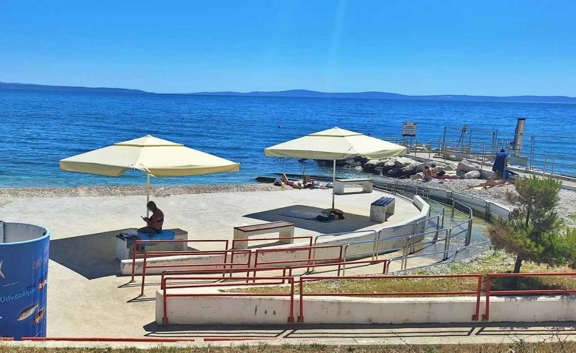 Split osigurao plaže za osobe s invaliditetom na Žnjanu i Benama, pa uputio apel građanima: "Pokažite solidarnost"