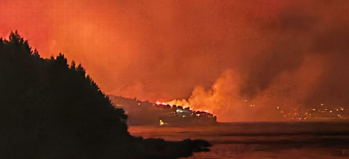 Požari bjesne Dalmacijom: Dramatično kod Omiša, vatra izbila i iznad Primoštena