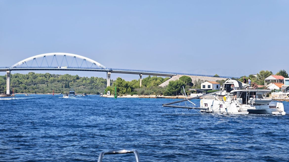 STARA BOLJKA Još jedan nautičar polomio jarbol na mostu između Ugljana i Pašmana