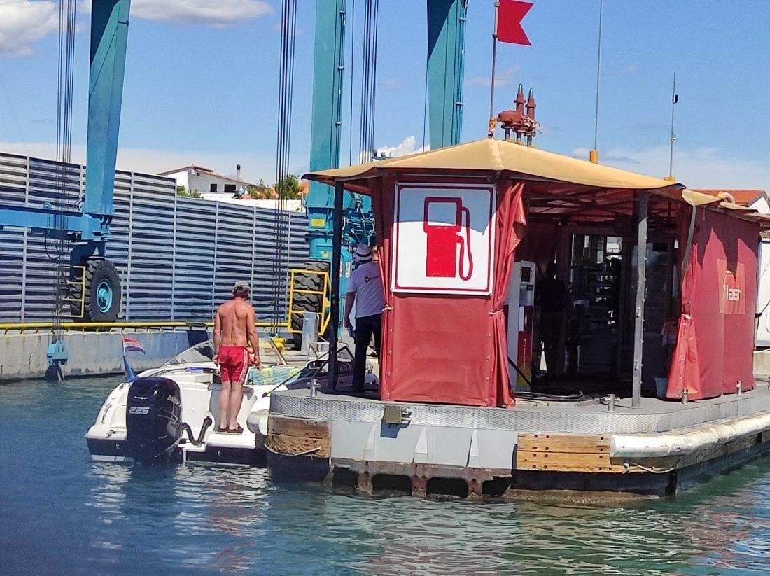 LOŠE VIJESTI ZA KRAJ SEZONE Poskupljuju benzin, dizel i plavi dizel