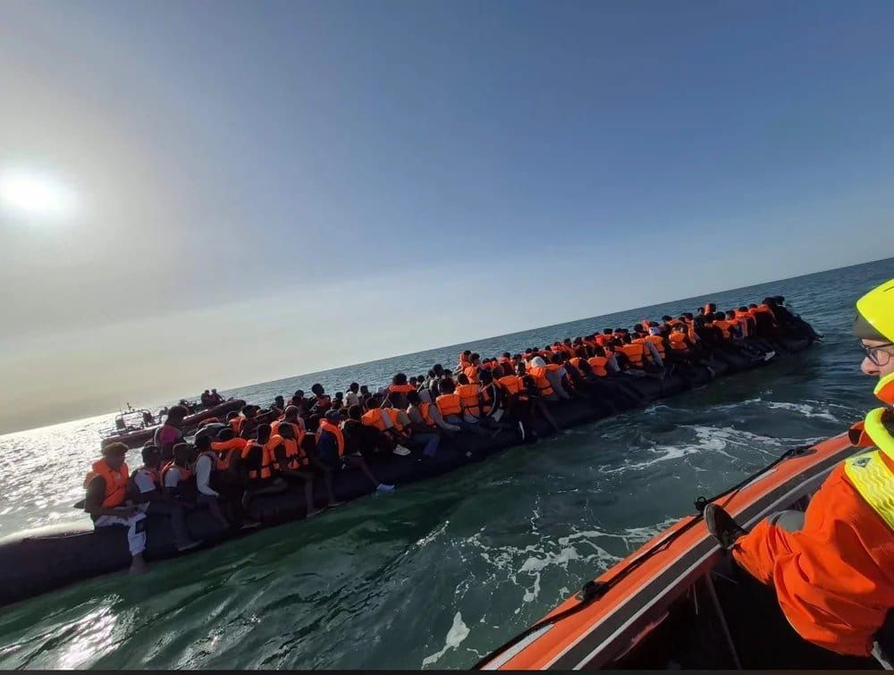 REKORD Čak 230 ljudi prešlo La Manche u malenoj brodici