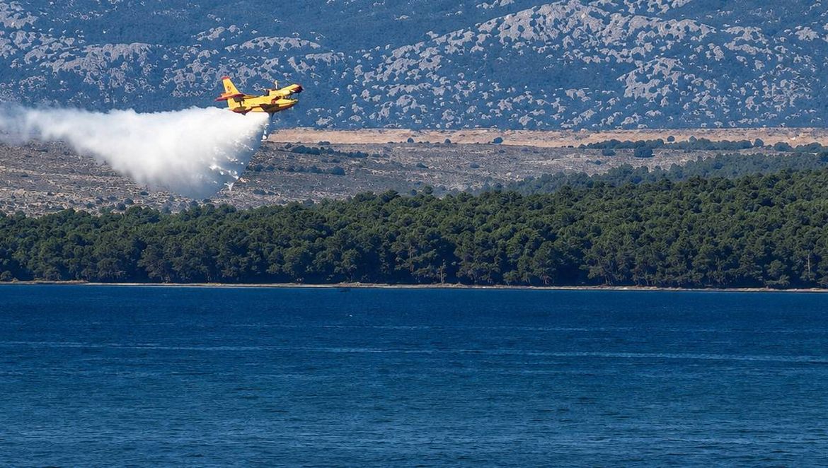 Podigao dron iznad požara i prizemljio kanadere u Vrsima: Prijeti mu kazna do čak 20 tisuća eura i zatvor!