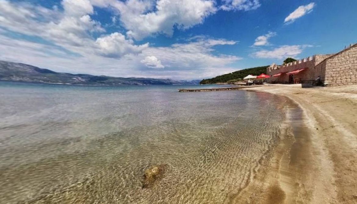 ONEČIŠĆENA FEKALIJAMA Kupanje na ovoj plaži u Lumbardi se ne preporučuje!
