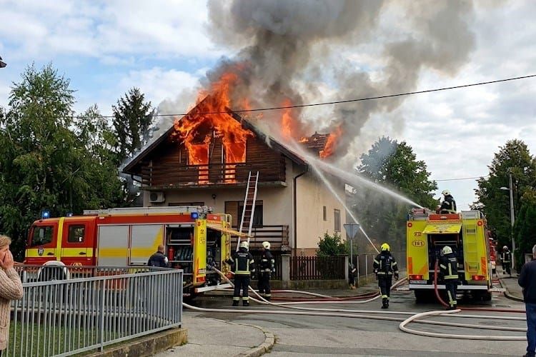 Noćni užas na Krku: Namjerno zapalio obiteljsku kuću i garažu dok je starica (83) spavala?