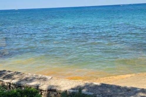 "ULTIMAMENTE SPORCO" Evo kako izgleda gradska plaža u Umagu