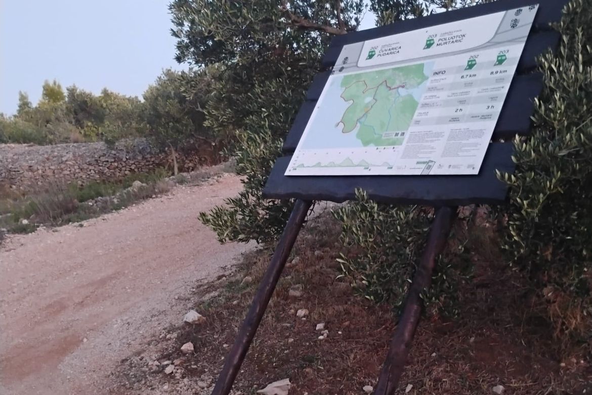 MURTER Domaći na rubu živaca: "Izlijevaju nam fekalije u more, ne možemo naći plažu bez straha da ne dobijemo kožni osip, a i razbijaju sve pred sobom"