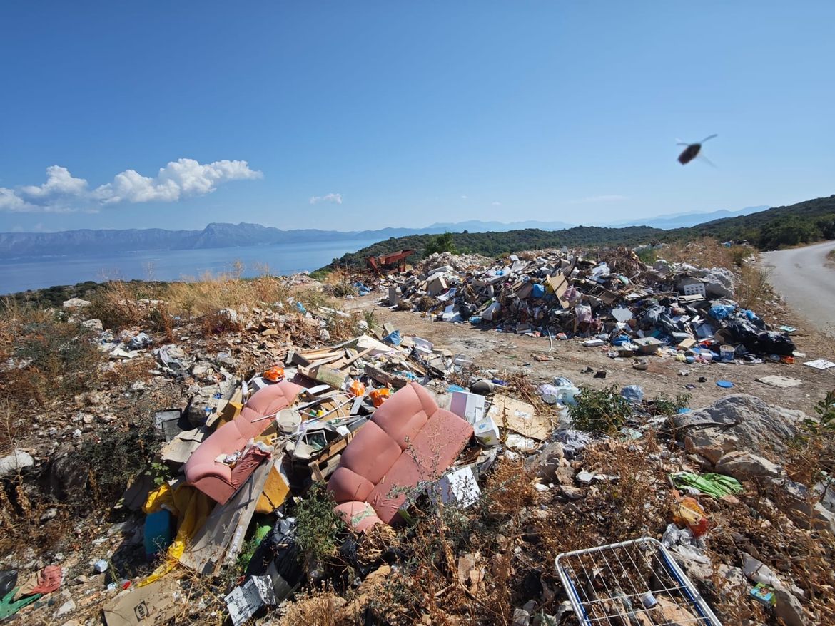 DIVLJE ODLAGALIŠTE Nekada su u Trpnju na Pelješcu ovdje sadili masline. Danas bacaju smeće!