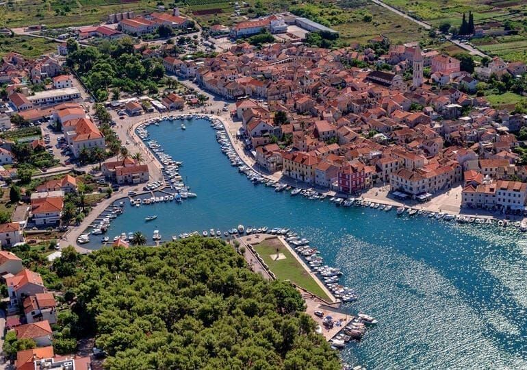 Neredi u Starom Gradu radi glasne glazbe: "Uhićen brat policijskog načelnika"