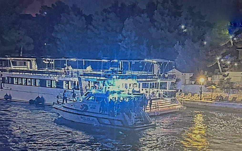 NESREĆA TIJEKOM EVAKUACIJE NA BRAČU: Žena se bori se za život nakon pada u more, mladić otpušten iz bolnice