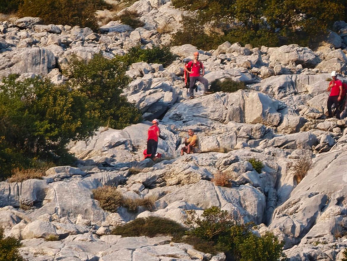 IZNAD BRELA Nizozemac zapeo na Biokovu  bez vode: "Zatražena pomoć iz zraka, uključila se ATJ Lučko"