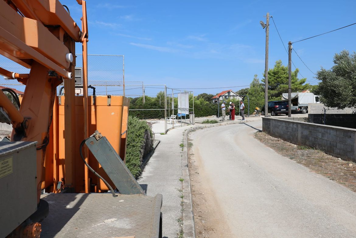 Uređuju se dječja i sportska igrališta na otoku Viru