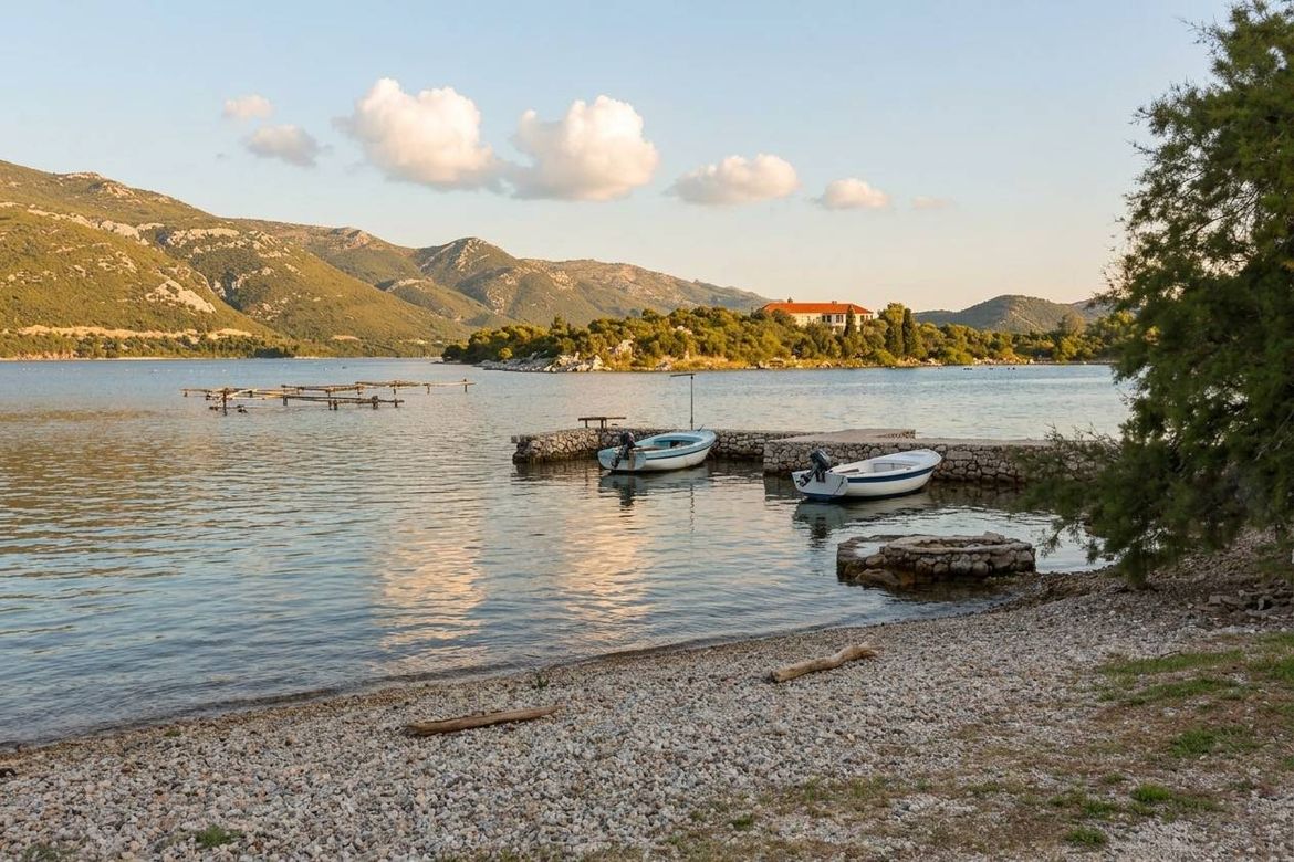 Alarm na tri poznate lokacije: Plaže u Zatonu, Dubrovniku i na Pelješcu dobile crvenu oznaku za kakvoću mora!