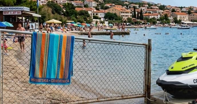 REZALI OGRADE, UKLANJALI JET-SKIJE I RUČNIKE! Objavljen popis svih ljetnih akcija: "Evo kako se Crikvenica obračunala s bezakonjem na plažama"