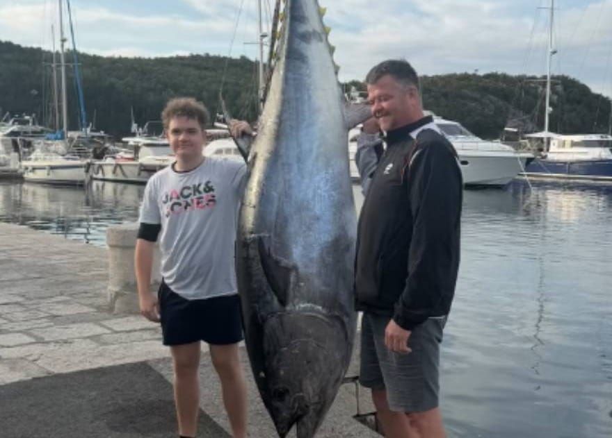 IMPRESIVAN ULOV KOD CRESA Ribar iz Jadranova izvukao tunu tešku čak 215 kilograma!