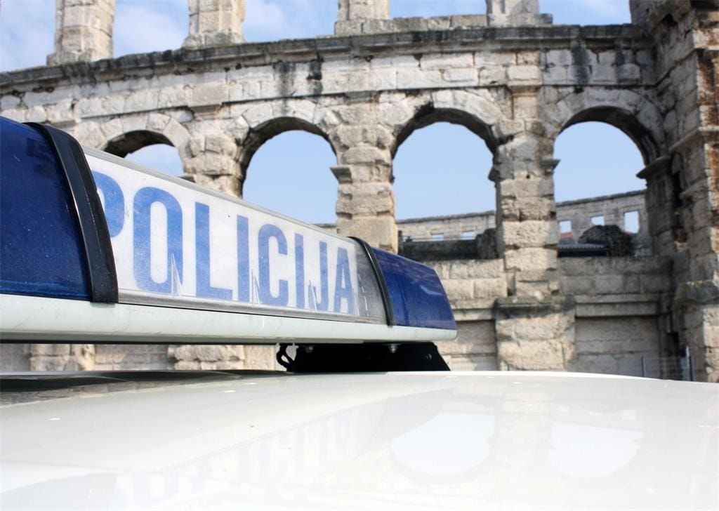NAKON GOTOVO GODINU DANA Vrijeđao stranog radnika dok je jurio romobilom: "Završio na policiji"