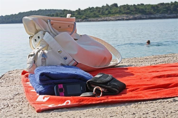 SERIJSKE LOPINE Dvojac krao torbe po istarskim plažama i u Crikvenici