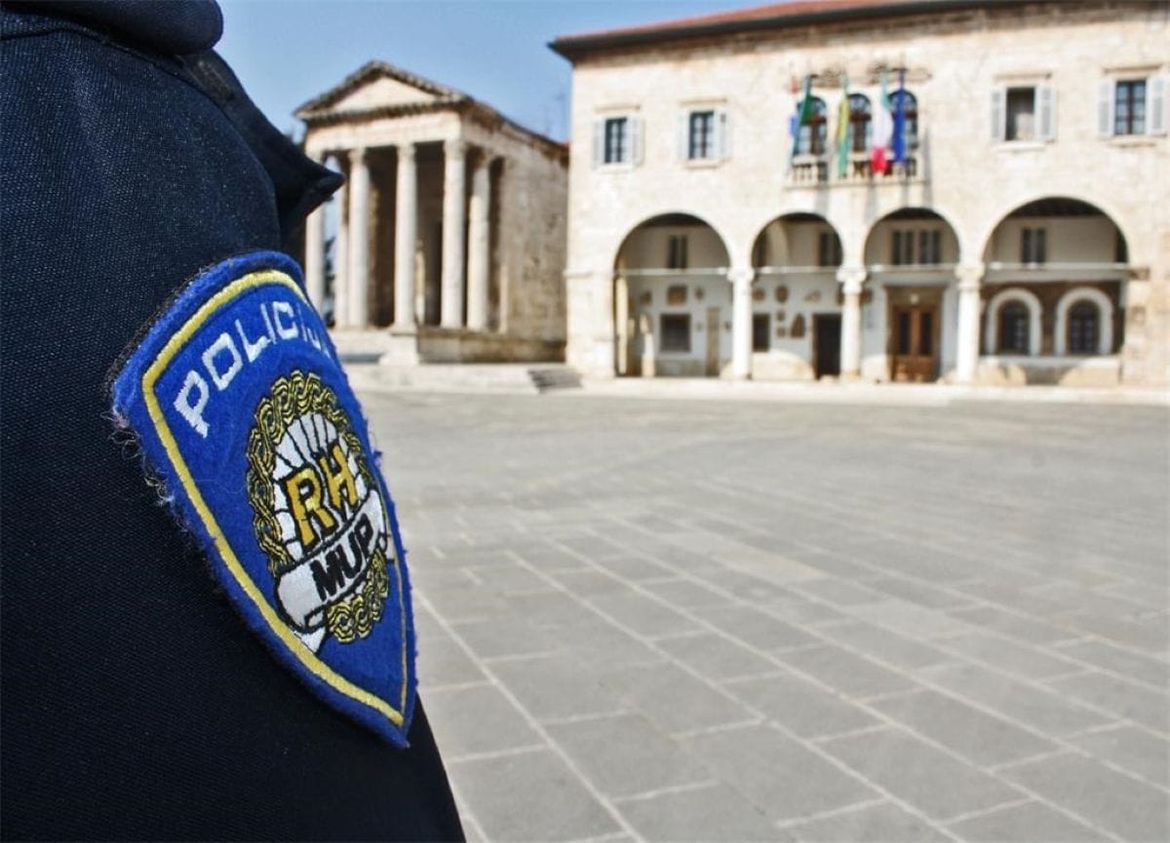 U Puli održano najavljeno javno okupljanje, policija pregledava snimke