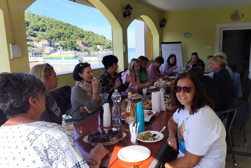 PODUZETNE BODULICE Otočanke na Žirju osmislile „mrunch“ i srušile morske barijere