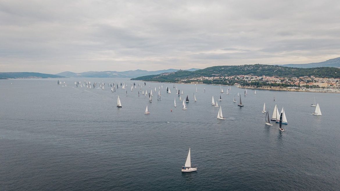 JOŠ TRI DANA 82. Viška regata od petka povezuje Split i Vis, ove godine i za 70 godina HGSS-a: "Fešta od jedara, fažol koji se ne propušta i još puno toga!"