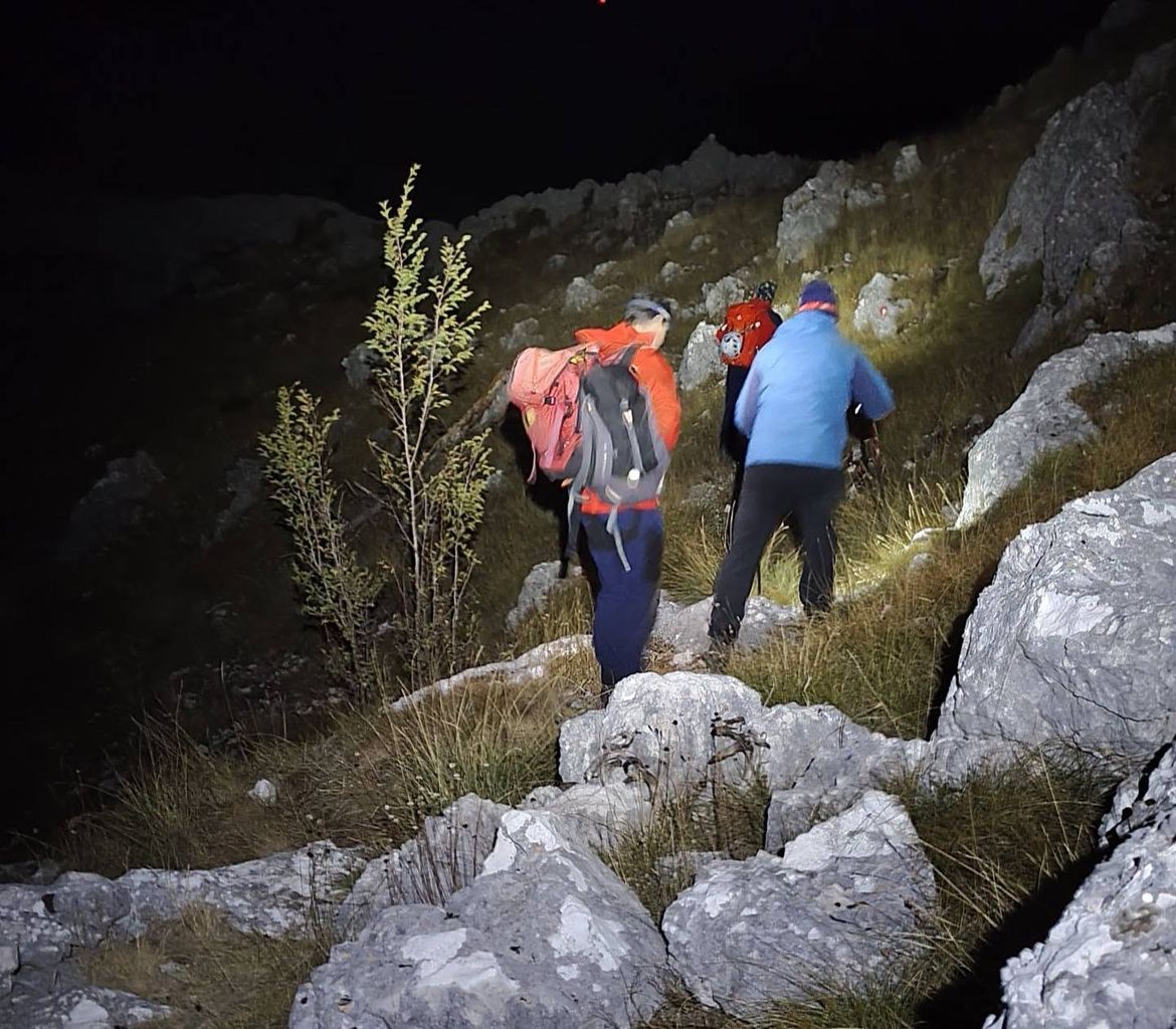 HGSS na Biokovu spasio planinara: "Odvojio se od skupine,  a onda je pala noć"