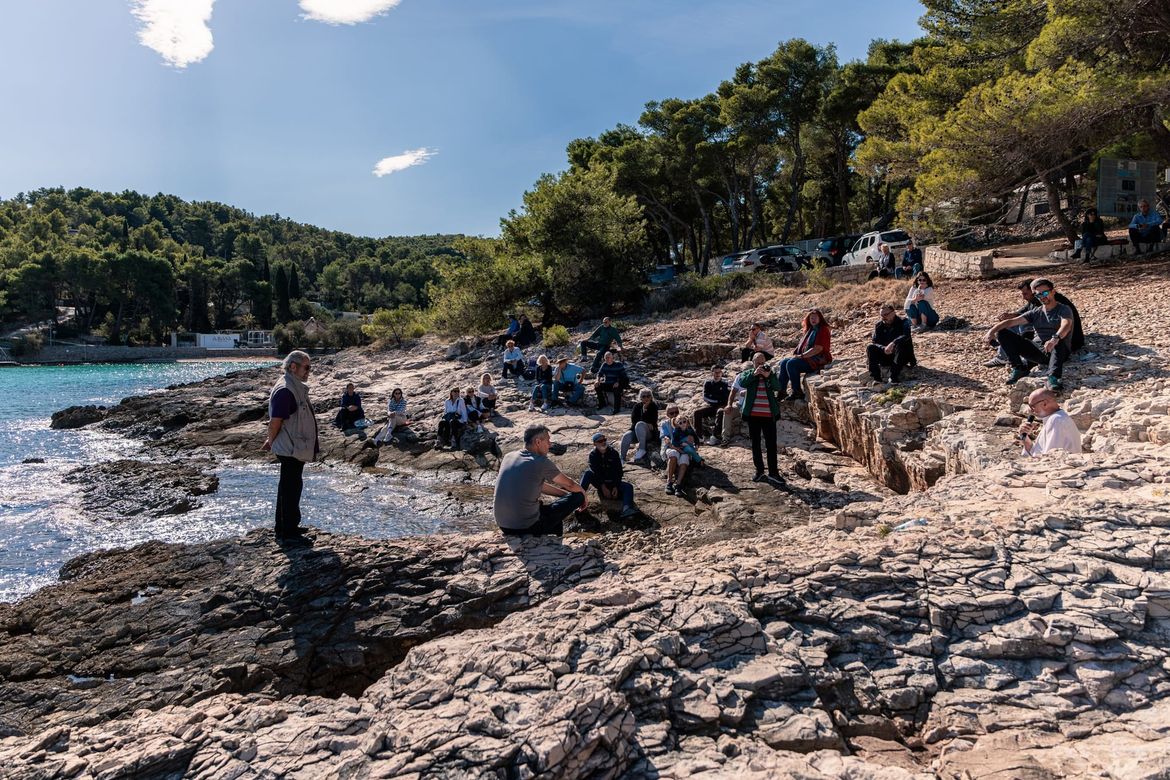 Upoznajte iznimni geološki spomenik prirode "Likva” u Sutivanu - 'Svemirska prašina' u plitkom moru