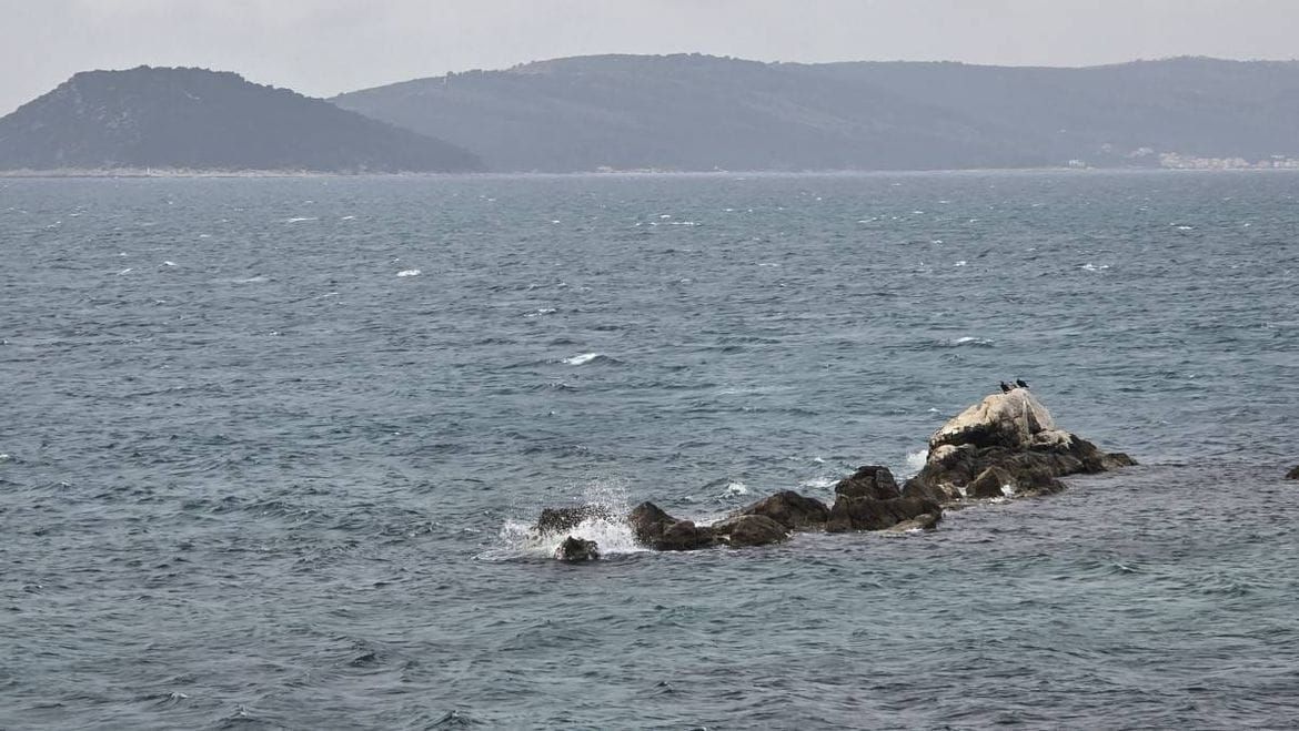 UPALJEN METEOALARM Stiže nam olujno jugo i obilna kiša - Pomorci, potražite zaklon u sigurnoj luci!