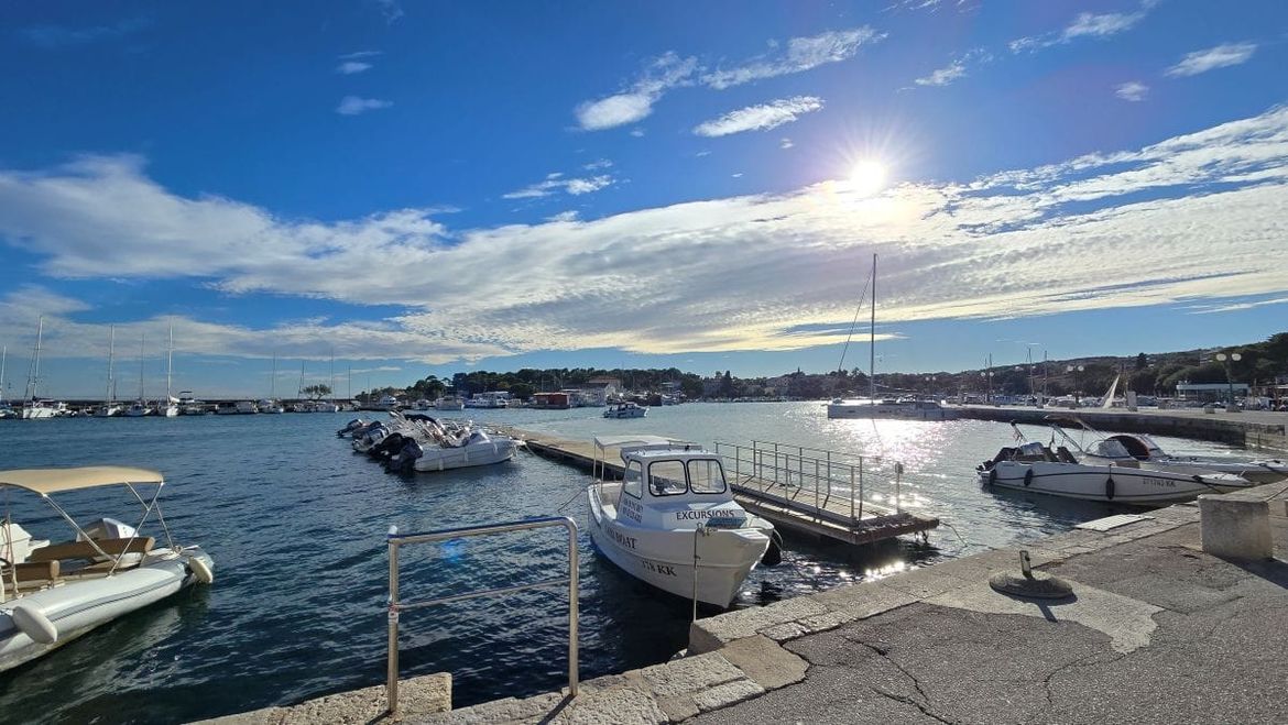Sunčani utorak donosi ugodne temperature, no podno Velebita i na jugu pripazite na jaku i olujnu buru