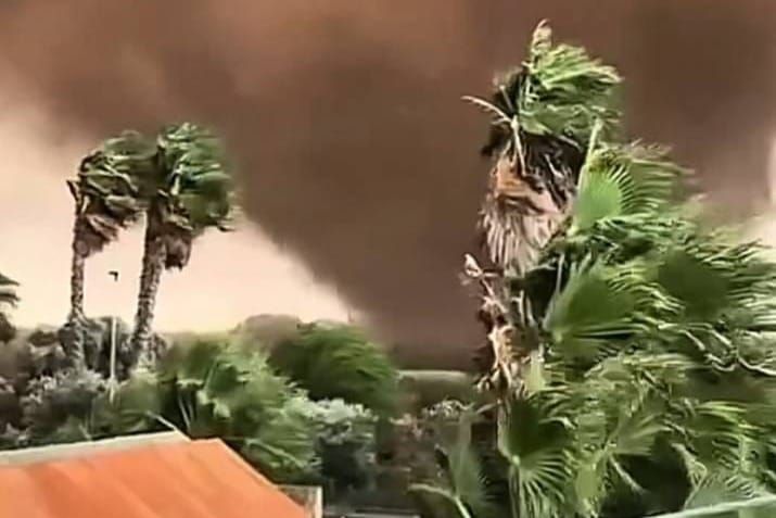 KRŠ I LOM KOD SUSJEDA Stravičan tornado protutnjao kroz grad: "Oluja je stigla s mora, a onda je krenulo"