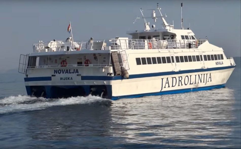 Putnik u katamaranu Jadrolinije se onesvijestio, posada ga spasila reanimacijom