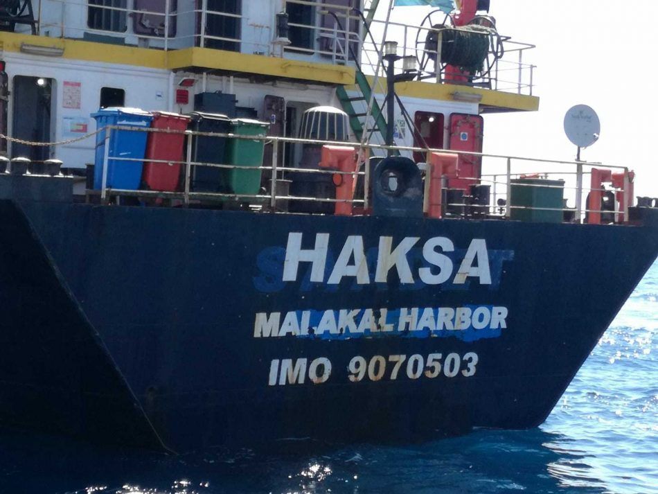 DOZNAJEMO: Ronioci zakrpali rupu – Havarirani brod se noćas tegli u Trogir