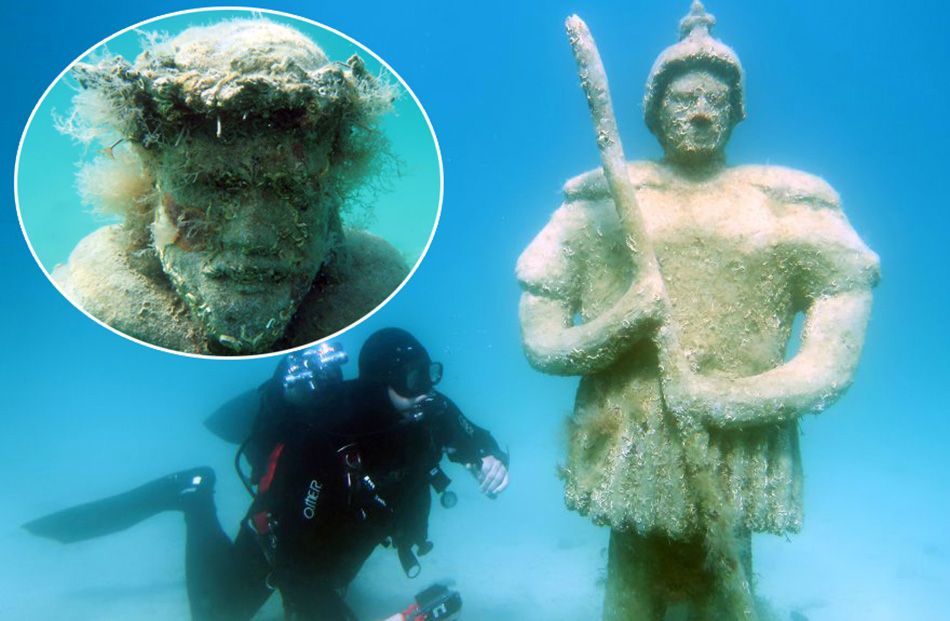 FOTO: Pogledajte jedinstven križni put na dnu mora