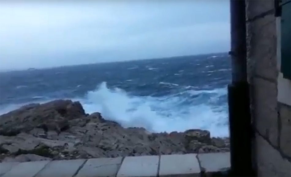 VIDEO Olujno jugo iz perspektive svjetioničara