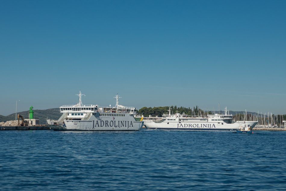 Zabilježen pad prometa brodova i putnika za 54, odnosno 68 posto u odnosu na lani