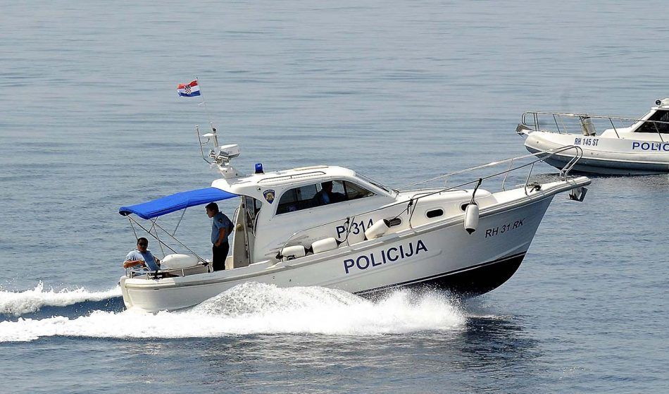 Policija na Kvarneru zatekla 15 stranaca u nedozvoljenom glisiranju uz obalu