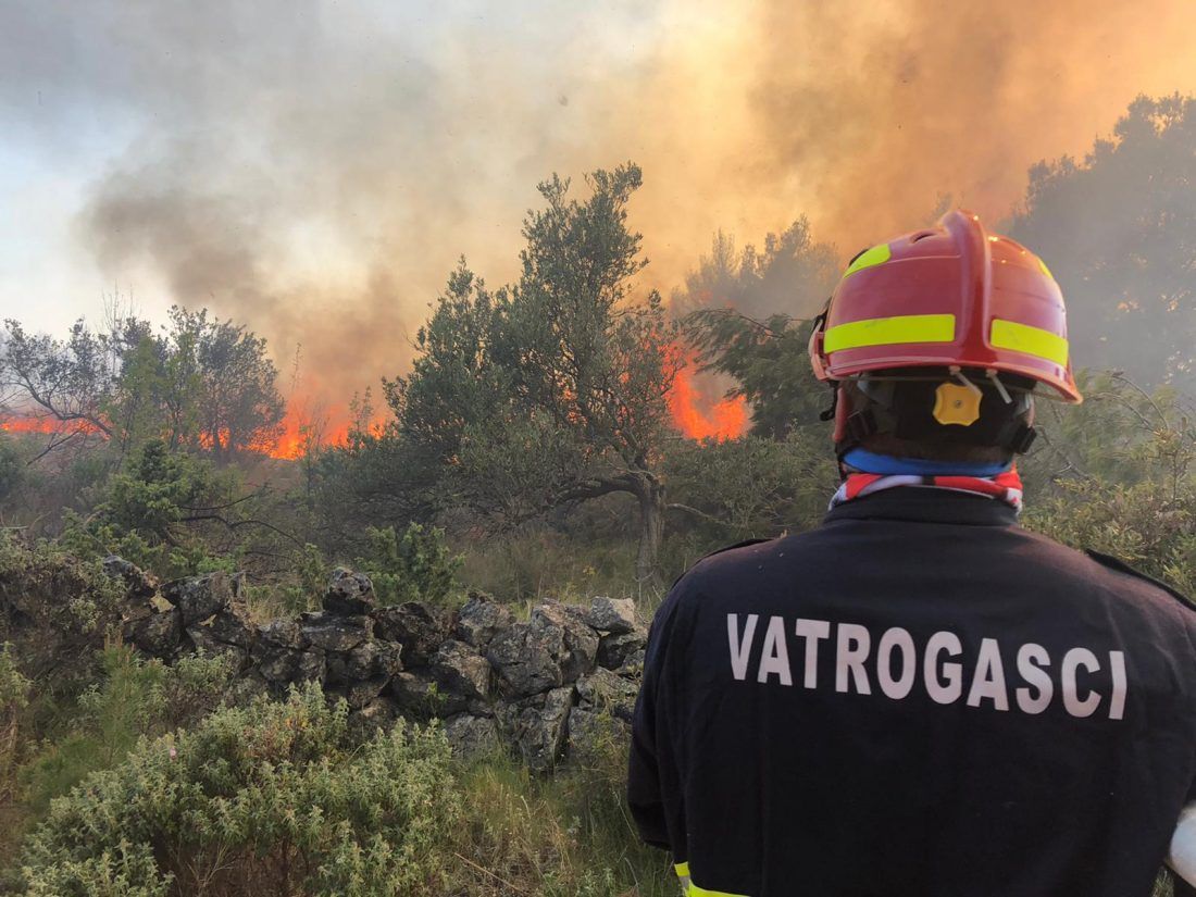 OZBILJNO UPOZORENJE: Za gotovo cijelo priobalje proglašena velika opasnost od izbijanja šumskih požara!