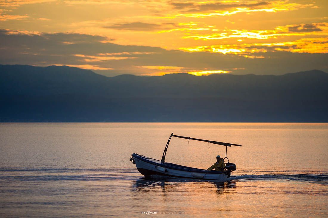 POTRAGA ZA STARIJIM MUŠKARCEM Sinoć isplovio iz Makarske prema Hvaru i nije se vratio