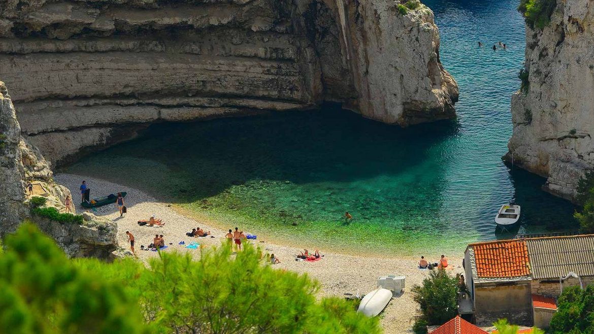 STRUČNJAK ZA POMORSKO PRAVO: Plaža je opće dobro, nitko je ne može posjedovati