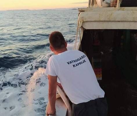Koćarica kod Žirja poslala poziv za pomoć: Policija došla prekasno, vatrogasci spriječili havariju