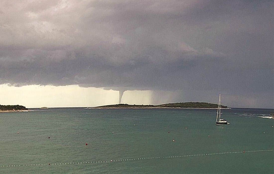 Velika pijavica kod Primoštena – Na snazi upozorenje za nautičare i pomorce