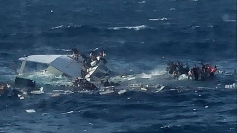 VIDEO Kod Krete potonuo brod s migrantima, utopilo se dvoje djece – Traga se za preživjelima